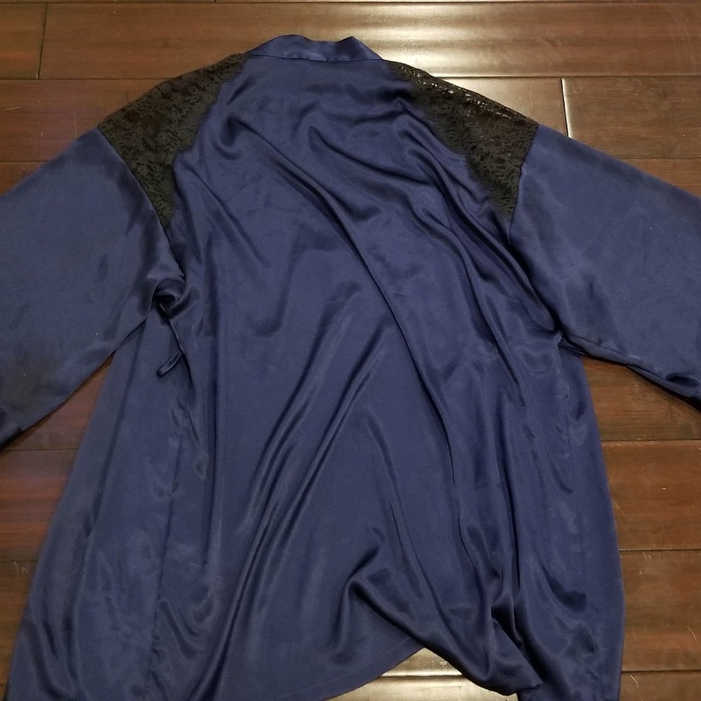 Victoria's Secret Navy Blue Silk Robe XS/S - NWT